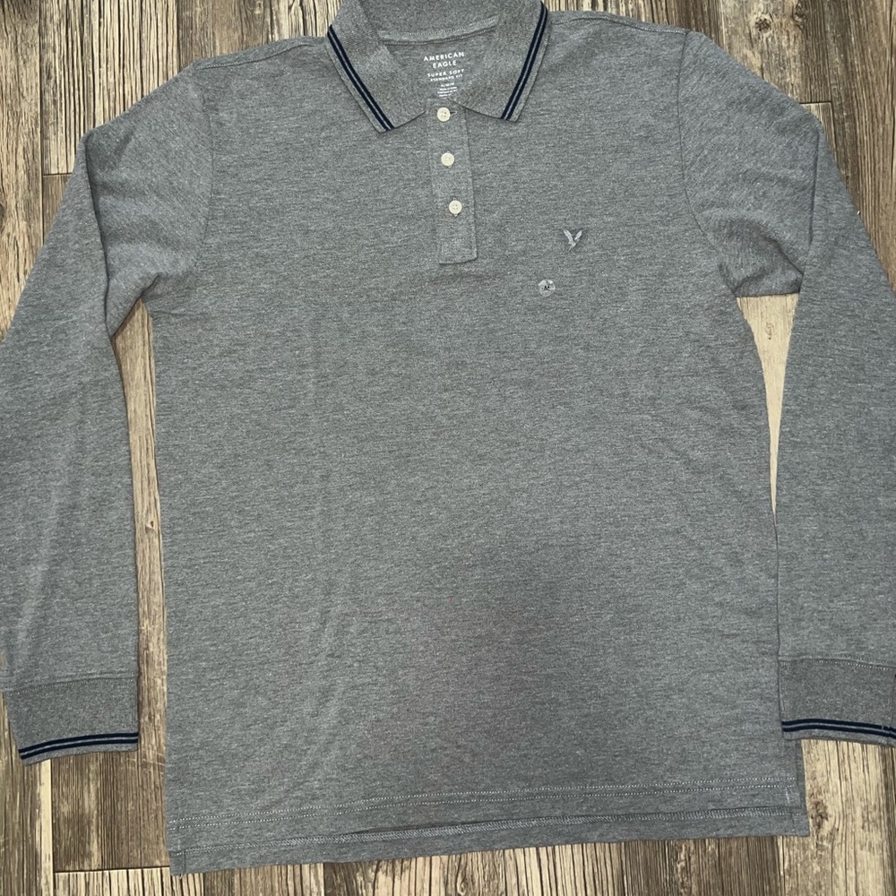 New Men’s American Eagle log sleeve shirt in a size Medium.
